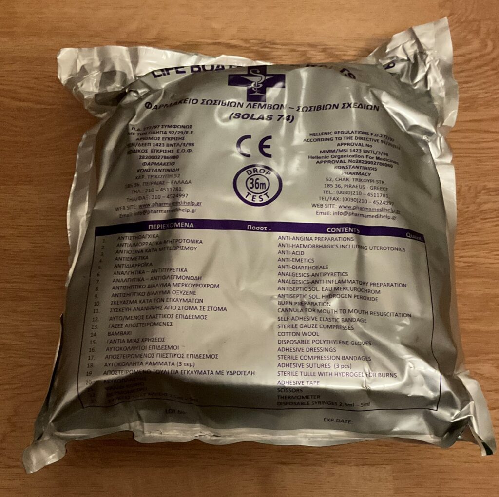 Kit α΄ βοηθειών, σωστικών μέσων εμπορικών πλοίων