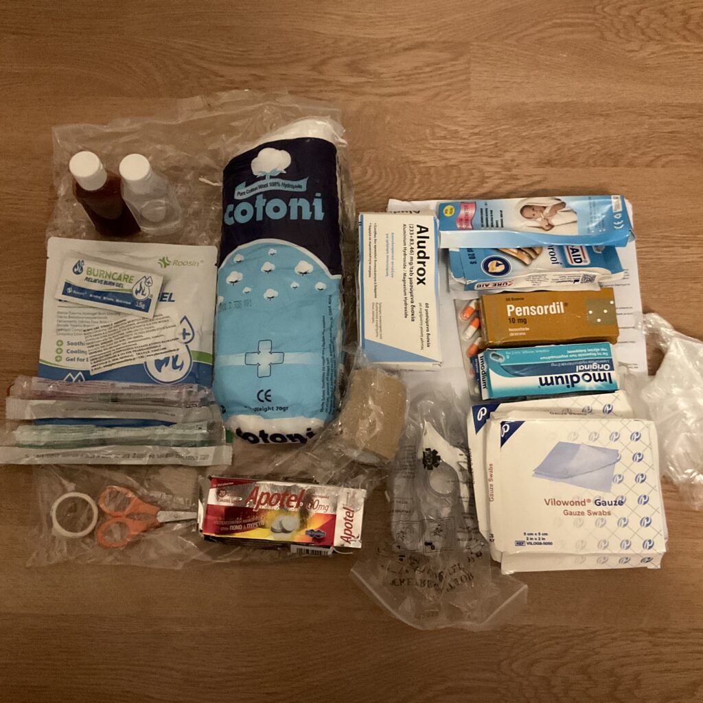 Kit α΄ βοηθειών, σωστικών μέσων εμπορικών πλοίων